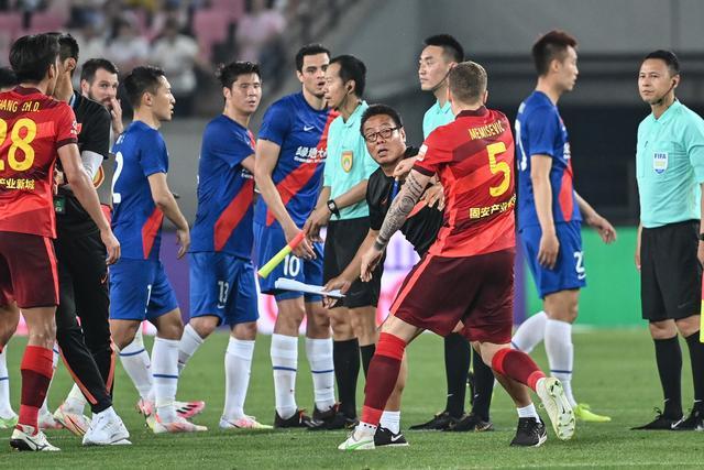 布克44分太阳负魔术 老鹰险胜猛龙终结4连败